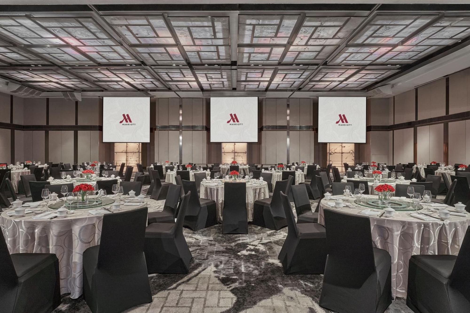 Marriott Tang Plaza Khách sạn 5*